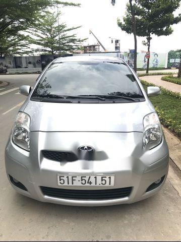 Chính chủ bán Toyota Yaris 2011, màu bạc, nhập khẩu