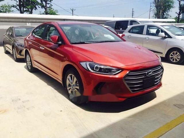 Bán xe Hyundai Elantra sản xuất 2018, màu đỏ, giá tốt