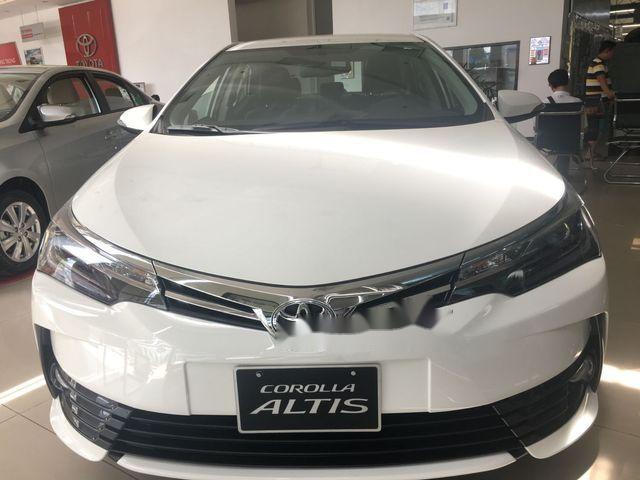 Cần bán lại xe Toyota Corolla altis sản xuất 2018, màu trắng, giá tốt