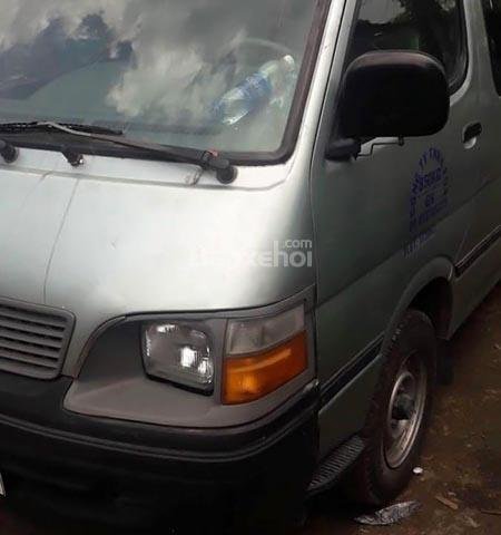 Bán Toyota Hiace Van 2.0 sản xuất năm 2002, màu bạc xe gia đình