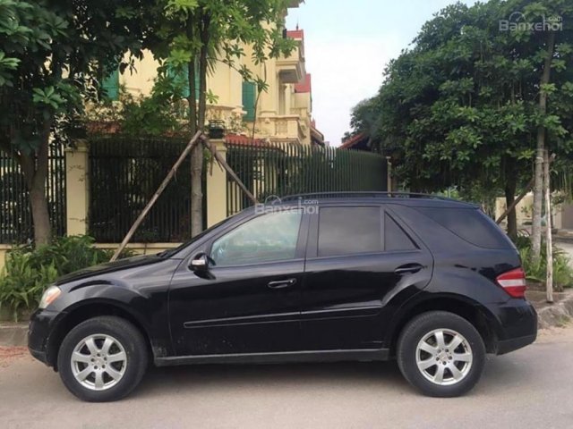 Bán xe Mercedes ML350 đời 2006, màu đen, nhập khẩu nguyên chiếc còn mới 