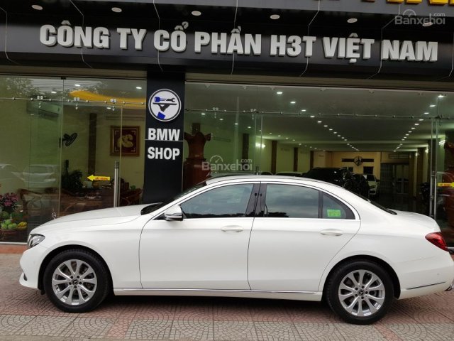 Bán Mercedes E200 Sx 2017, màu trắng, nội thất nâu, chạy 22.000km