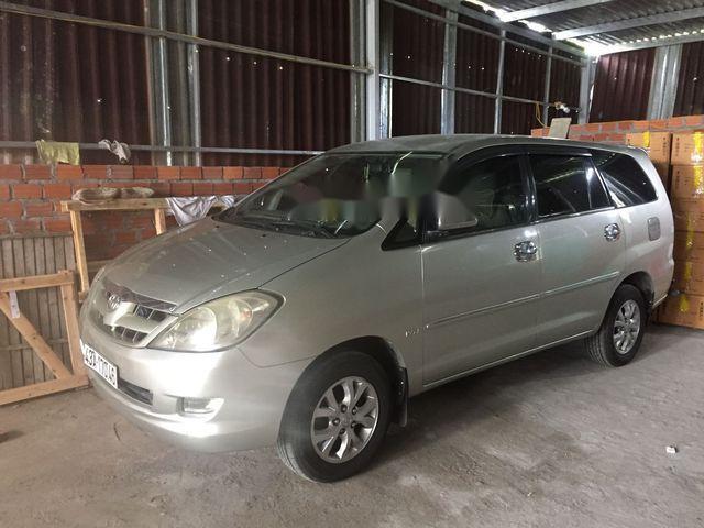 Cần bán Toyota Innova 2006, màu bạc còn mới, giá tốt