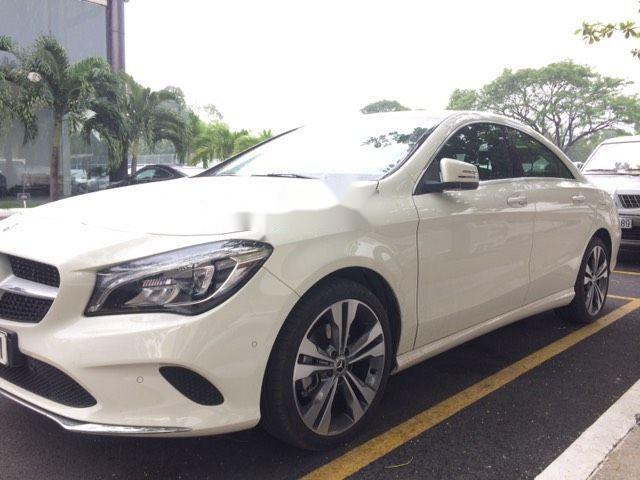 Bán ô tô Mercedes CLA200 năm sản xuất 2017, màu trắng, nhập khẩu