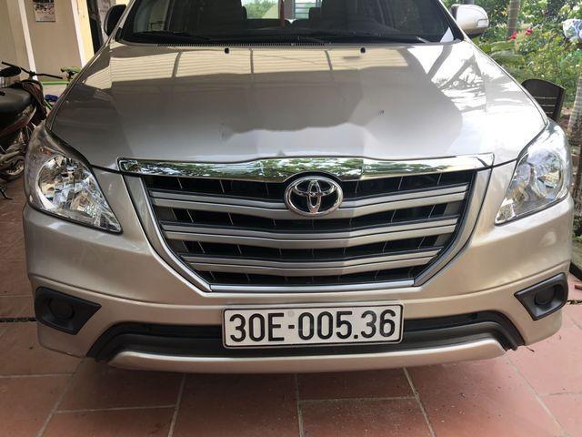 Cần bán xe Toyota Innova năm 2015 giá cạnh tranh