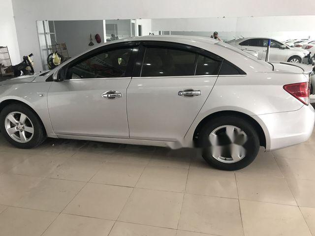 Bán Chevrolet Cruze sản xuất năm 2011, màu bạc