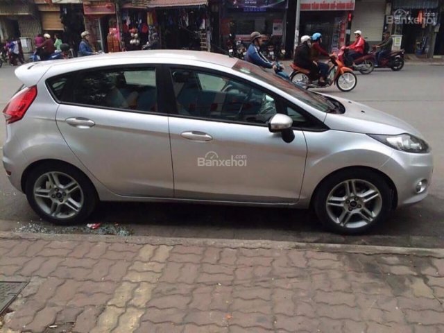 Chính chủ bán Ford Fiesta đời 2011, màu bạc