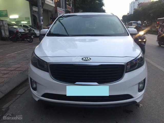 Cần bán Kia Sedona 2.2AT 2016 màu trắng, bản full