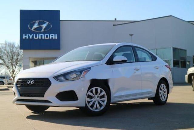 Cần bán Hyundai Accent 1.4MT sản xuất 2018, màu trắng