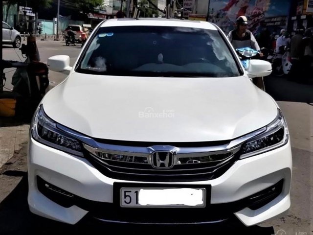 Chính chủ bán Honda Accord 2017, màu trắng, xe nhập