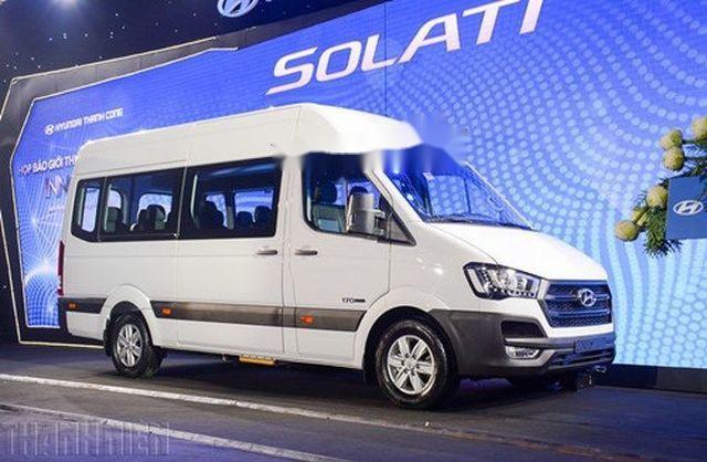 Cần bán Hyundai Solati năm sản xuất 2018, màu trắng0