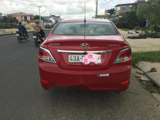 Gia đình bán xe Hyundai Accent sản xuất năm 2011, màu đỏ, nhập khẩu