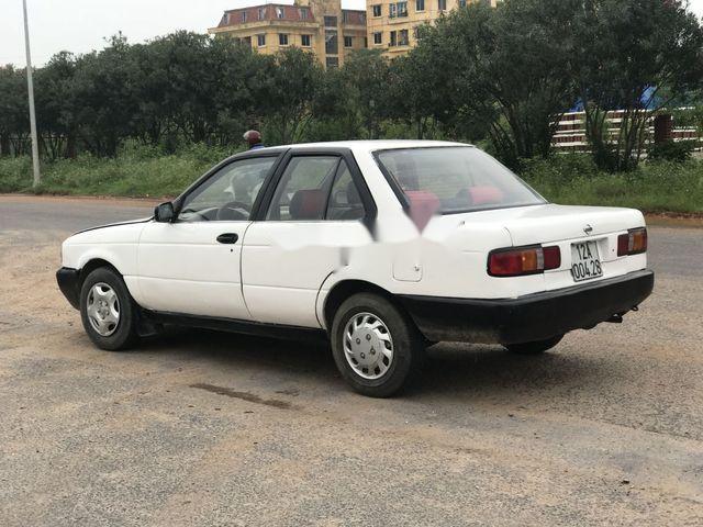 Cần bán Nissan Sunny năm 1993, màu trắng 