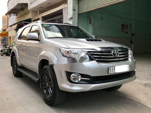 Bán xe Toyota Fortuner đời 2016, màu bạc