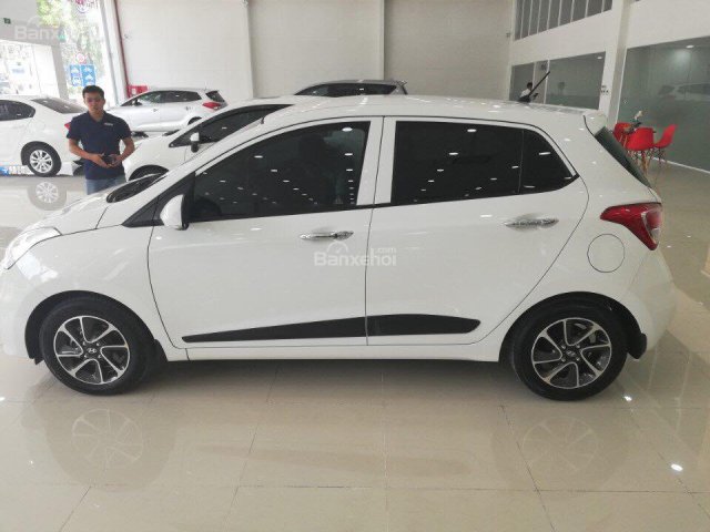 Bán Hyundai Grand i10 1.2AT năm 2018, màu trắng