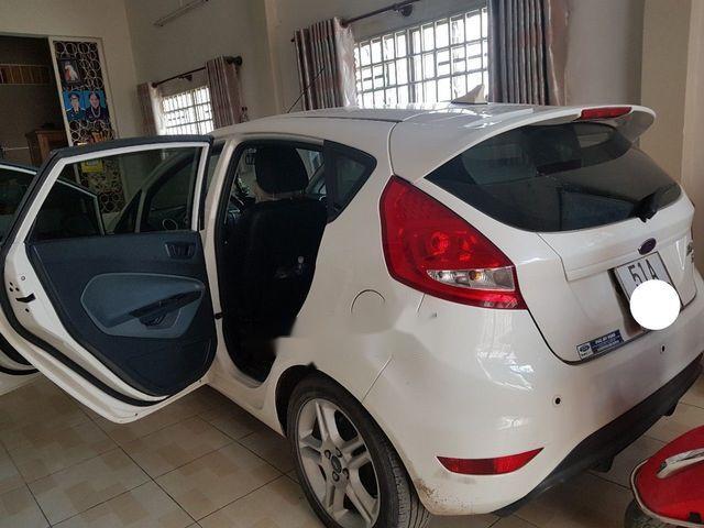 Bán Ford Fiesta 1.6AT đời 2012, màu trắng xe gia đình, giá chỉ 370 triệu