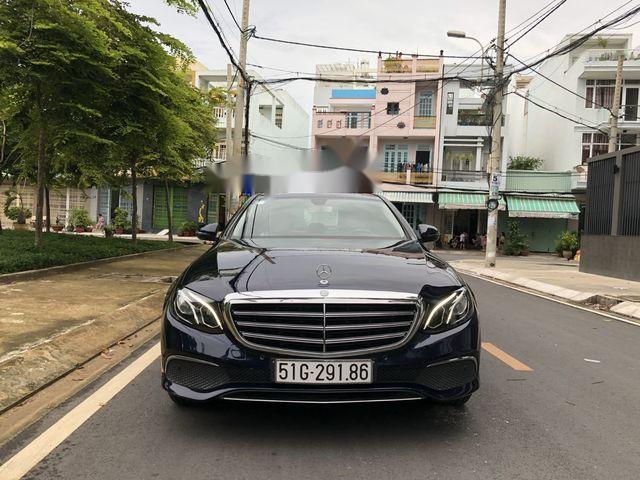 Cần bán lại xe cũ Mercedes E200 đời 2017, màu đen