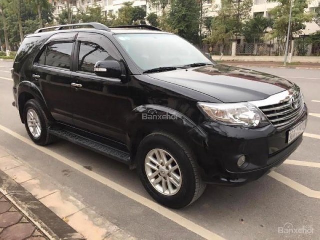 Cần bán gấp Toyota Fortuner 2.7V 4x2AT đời 2014, màu đen ít sử dụng giá cạnh tranh