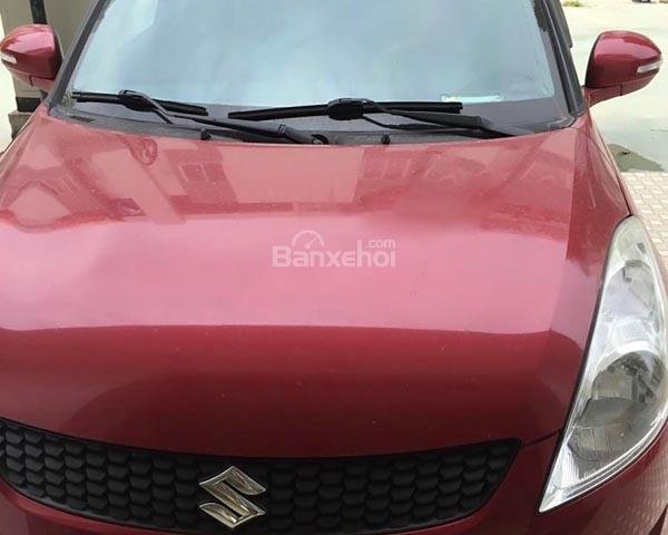 Cần bán xe Suzuki Swift đời 2014, màu đỏ xe gia đình