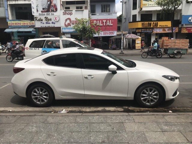 Bán Mazda 3 1.5AT màu trắng, sản xuất 2016 biển Sài Gòn