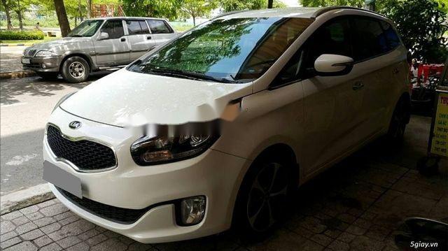 Cần tiền gấp bán Kia Rondo 2016 AT trắng giá 562tr