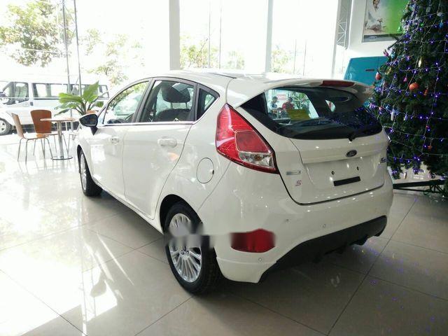 Bán ô tô Ford Fiesta 2018, màu trắng