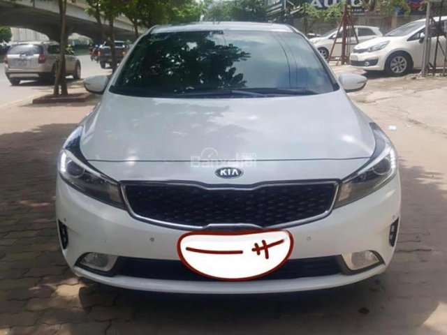 Cần bán xe Kia Cerato 1.6 2017, màu trắng số tự động 