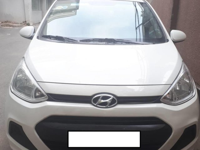 Cần bán Hyundai Grand i10 2016, màu trắng, giá bán 290tr