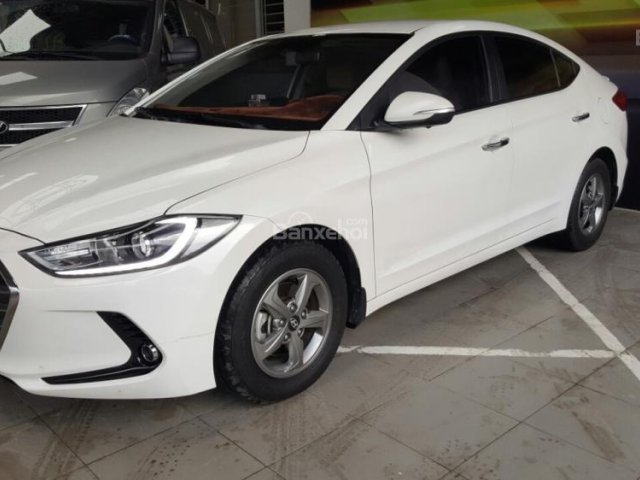 Bán Hyundai Elantra GLS 1.6MT màu trắng, số sàn, sản xuất cuối 2016, biển Sài Gòn lăn bánh 16.000km