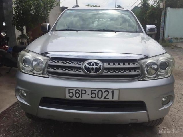 Bán Toyota Fortuner 2.5G năm 2010, màu bạc giá cạnh tranh