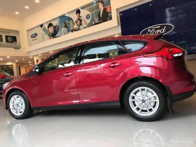 Cần bán xe Ford Focus Trend 2018, màu đỏ