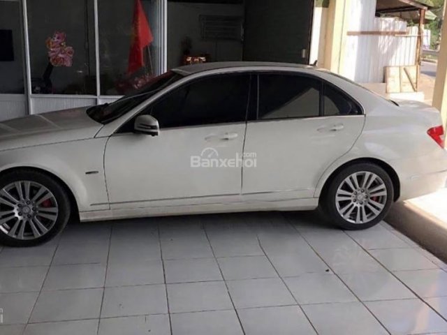 Bán ô tô Mercedes C250 năm sản xuất 2011, màu trắng, giá 750tr