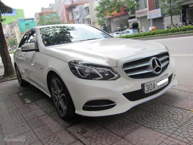 Cần bán lại xe Mercedes E200 Edition đời 2015, màu trắng