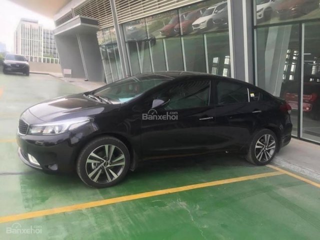 Bán ô tô Kia Cerato 1.6 MT năm sản xuất 2018, màu đen, giá tốt