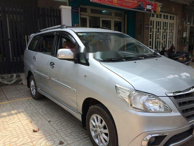 Bán xe Toyota Innova 2.0 E ĐK 2014, màu bạc 