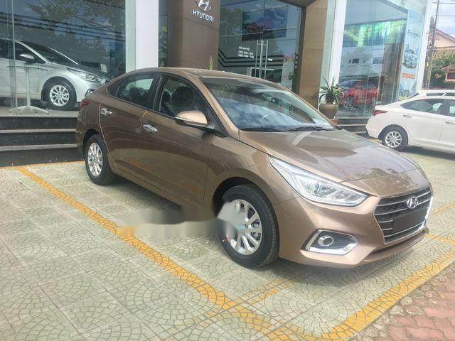 Bán Hyundai Accent 2018 số sàn, xe có sẵn