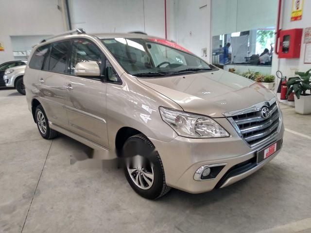 Bán xe Toyota Innova V 2015, số tự động, xe gia đình 