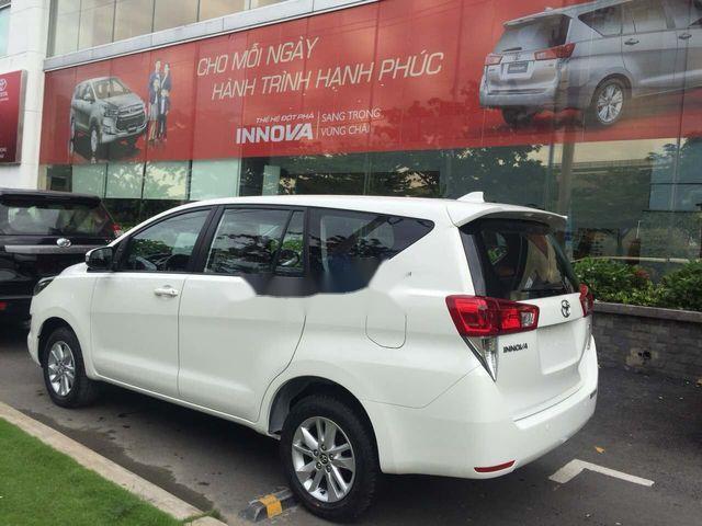Bán ô tô Toyota Innova 2.0E MT 2018, màu trắng
