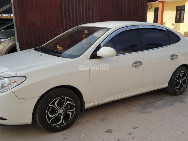 Cần bán xe Elantra 1.6 MT 2009, màu trắng