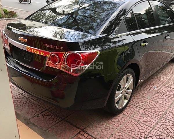 Bán Chevrolet Cruze LTZ 1.8 AT sản xuất năm 2015, màu đen 