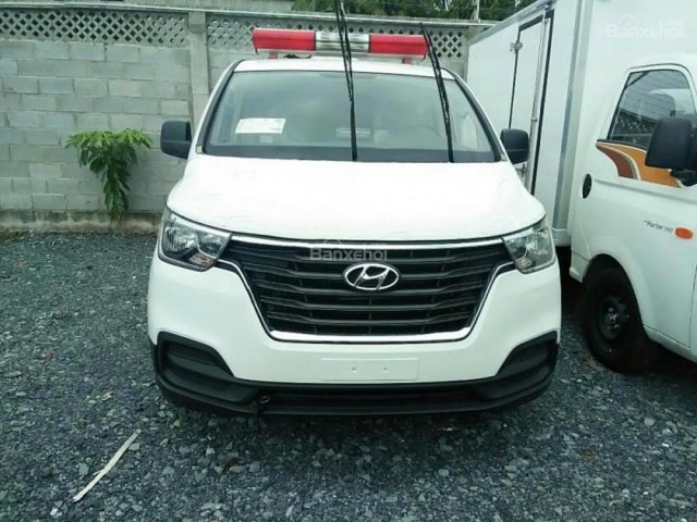 Bán xe Hyundai Grand Starex cứu thương sản xuất năm 2018, màu trắng, nhập khẩu