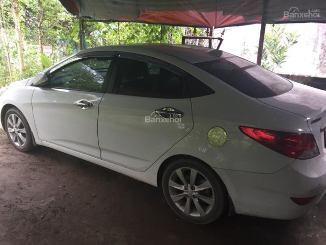 Bán xe Hyundai Accent năm 2012, màu trắng, xe nhập