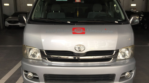 Cần bán xe Toyota Hiace MT đời 2008, màu bạc