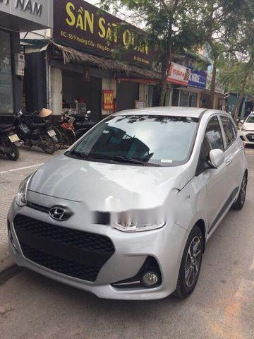 Bán Hyundai Grand i10 năm 2018, màu bạc