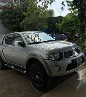 Bán xe Mitsubishi Triton đời 2012, màu bạc 