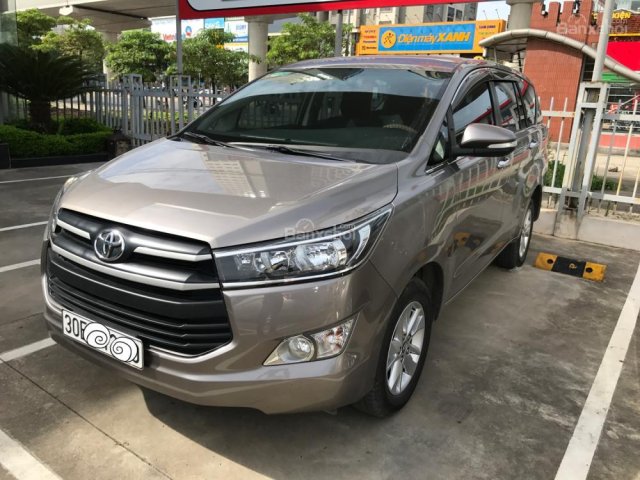 Bán xe Toyota Innova năm 2017 màu nâu, giá chỉ 795 triệu