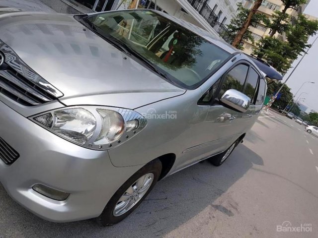 Bán xe Toyota Innova V đời 2010, màu bạc