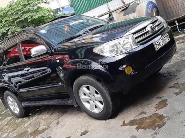 Cần bán Toyota Fortuner 2.7V 4x4 AT sản xuất 2011, màu đen    