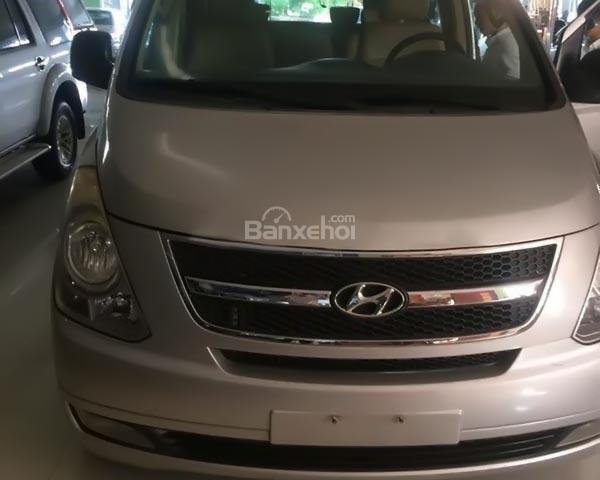 Cần bán Hyundai Starex năm sản xuất 2009, màu bạc, nhập khẩu nguyên chiếc