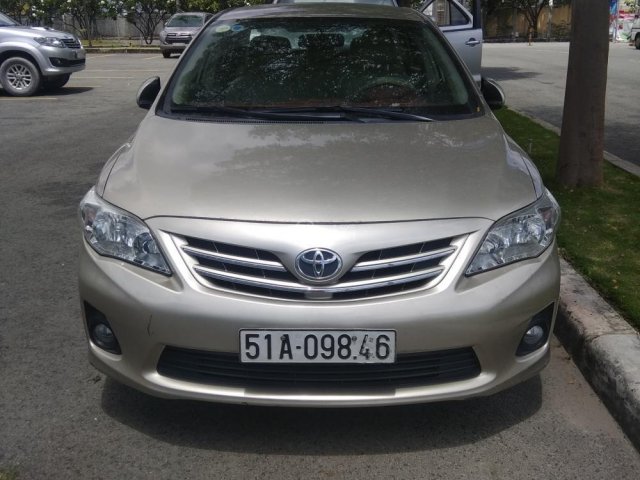 Cần bán xe Toyota Corolla altis 2011, màu cát, biển Sài Gòn